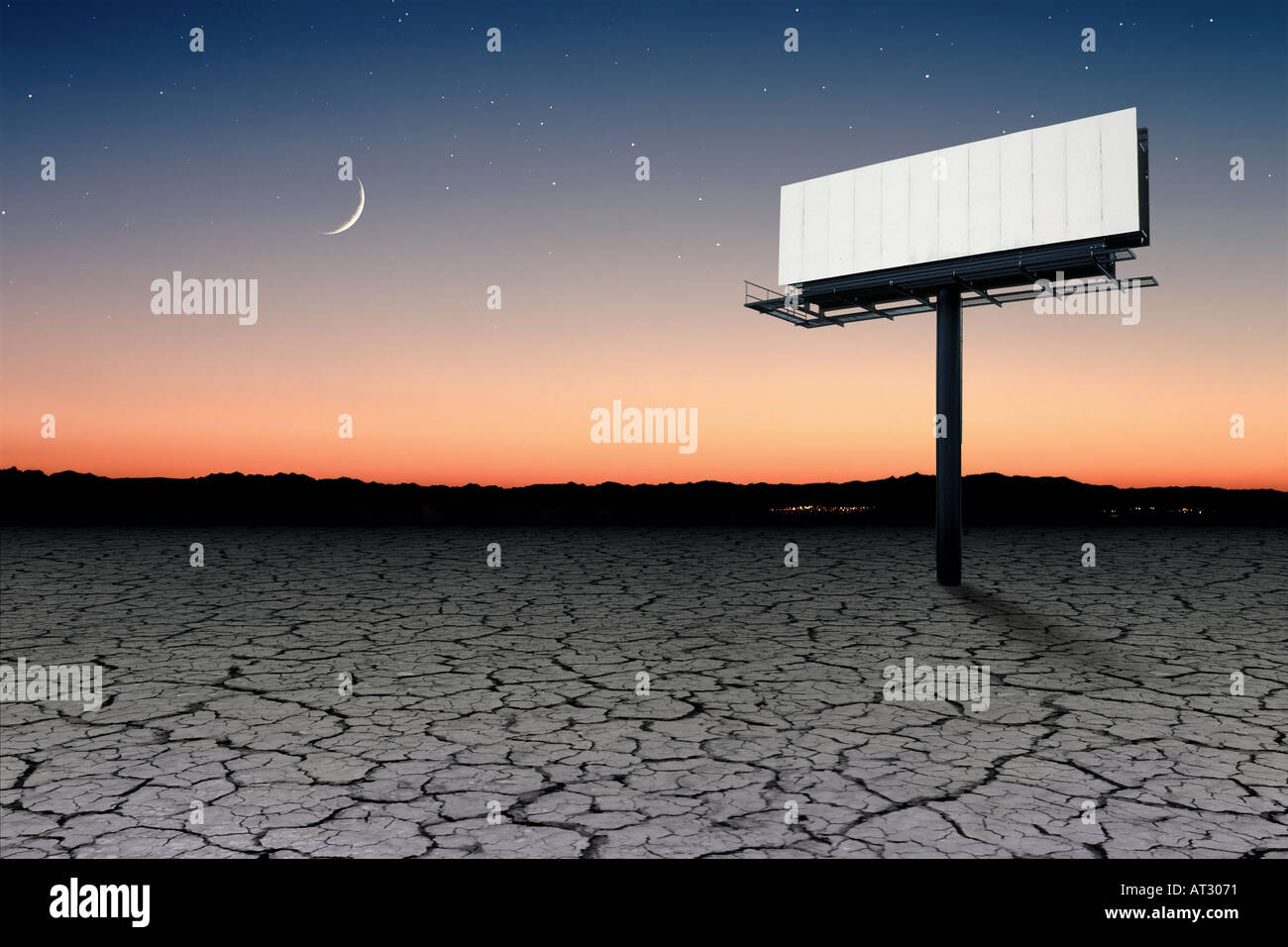 Spazio disponibile su billboard nel deserto una un po' surrealistico fantasy Foto Stock