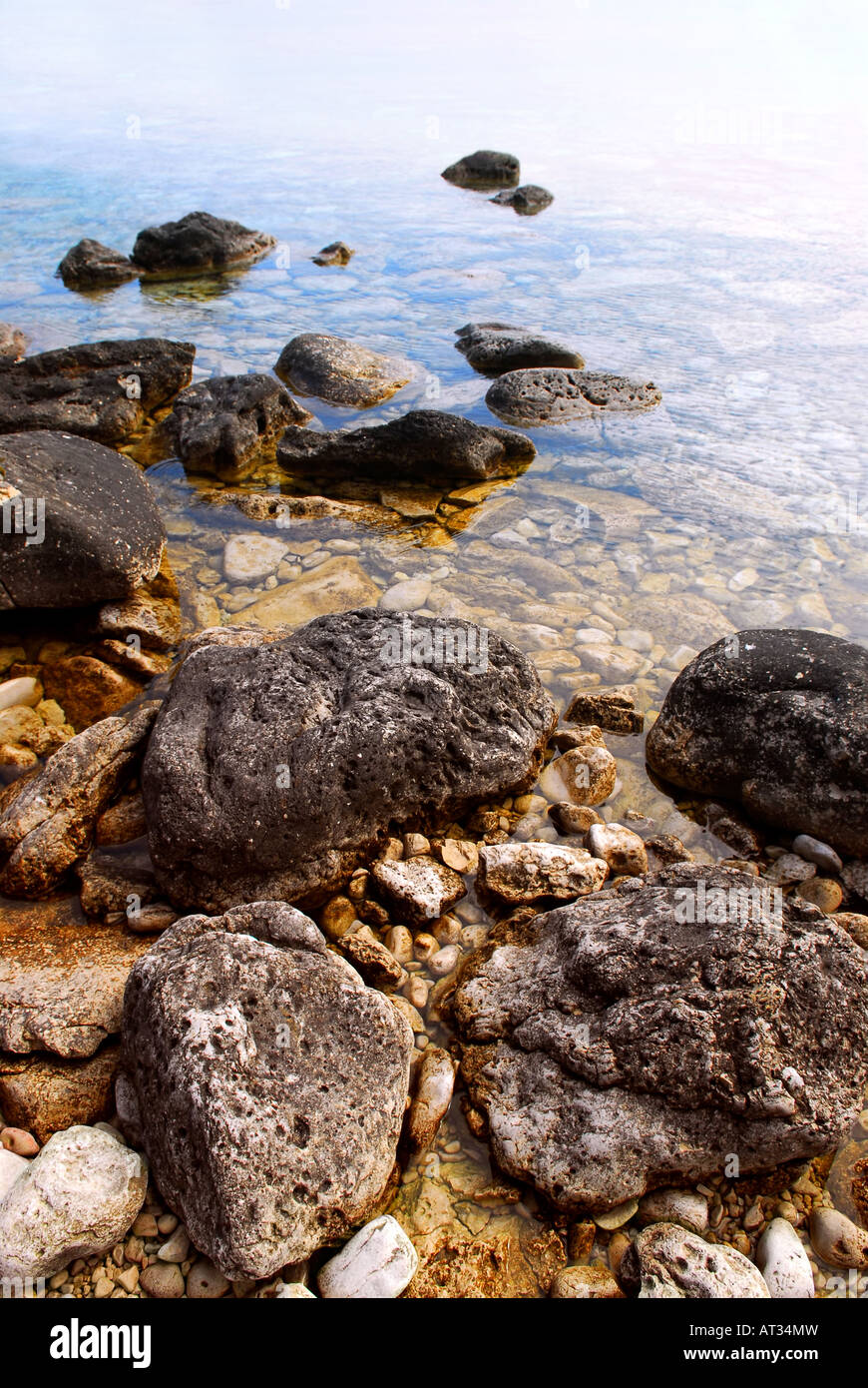 Le rocce in acqua chiara di Georgian Bay a Bruce peninsula Ontario Canada Foto Stock