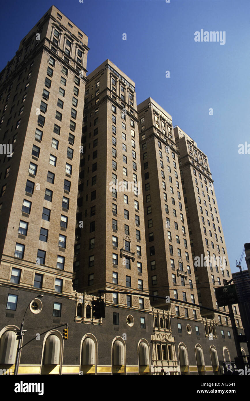 Quattro identici edifici appartamento allineate in una fila, Manhattan, New York, Stati Uniti d'America. Foto Stock