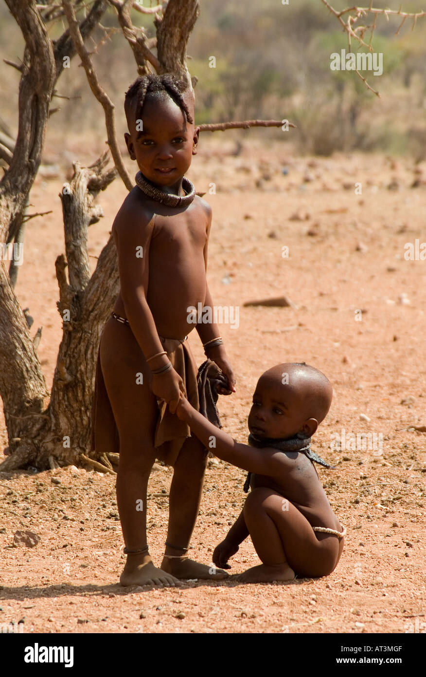 Himba i bambini giocando Foto Stock