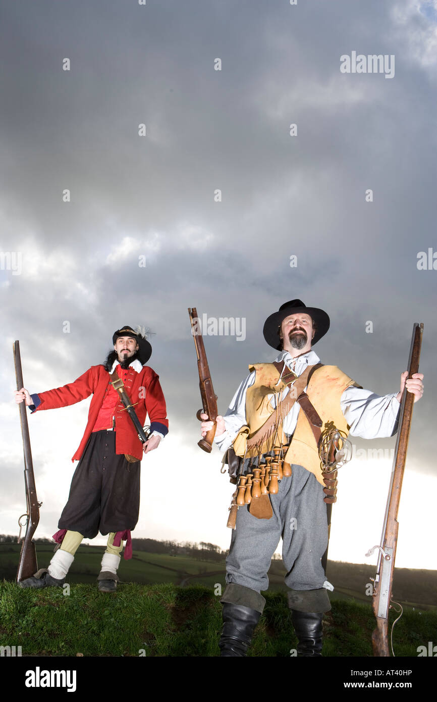 Nathan Fussell Pete vini di Torrington 1646 vestito come soldati del giorno per commemorare il 1646 guerra civile Foto Stock