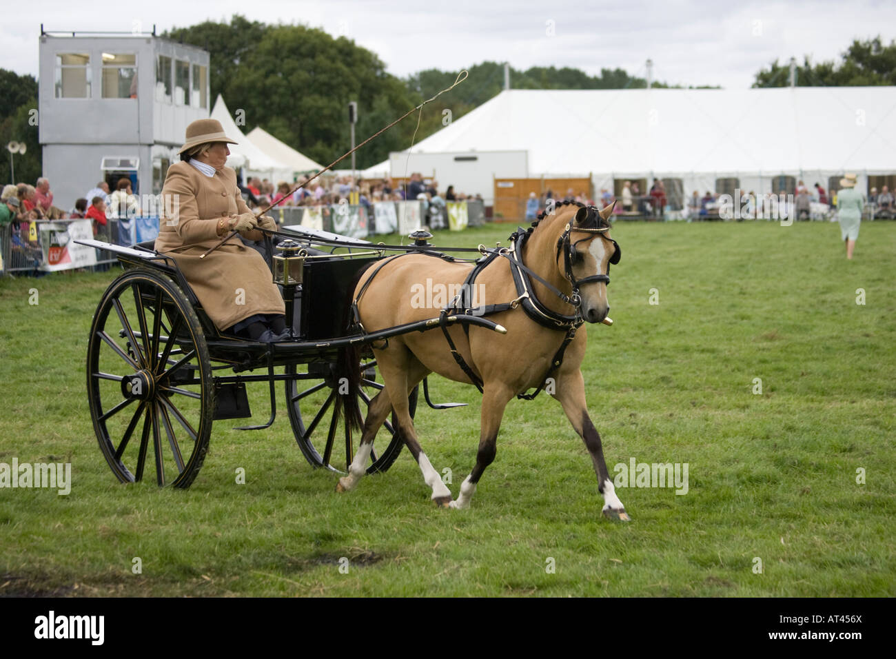Cavallo competitivo e intrappolare la guida Moreton Show 2007 Costwolds REGNO UNITO Foto Stock