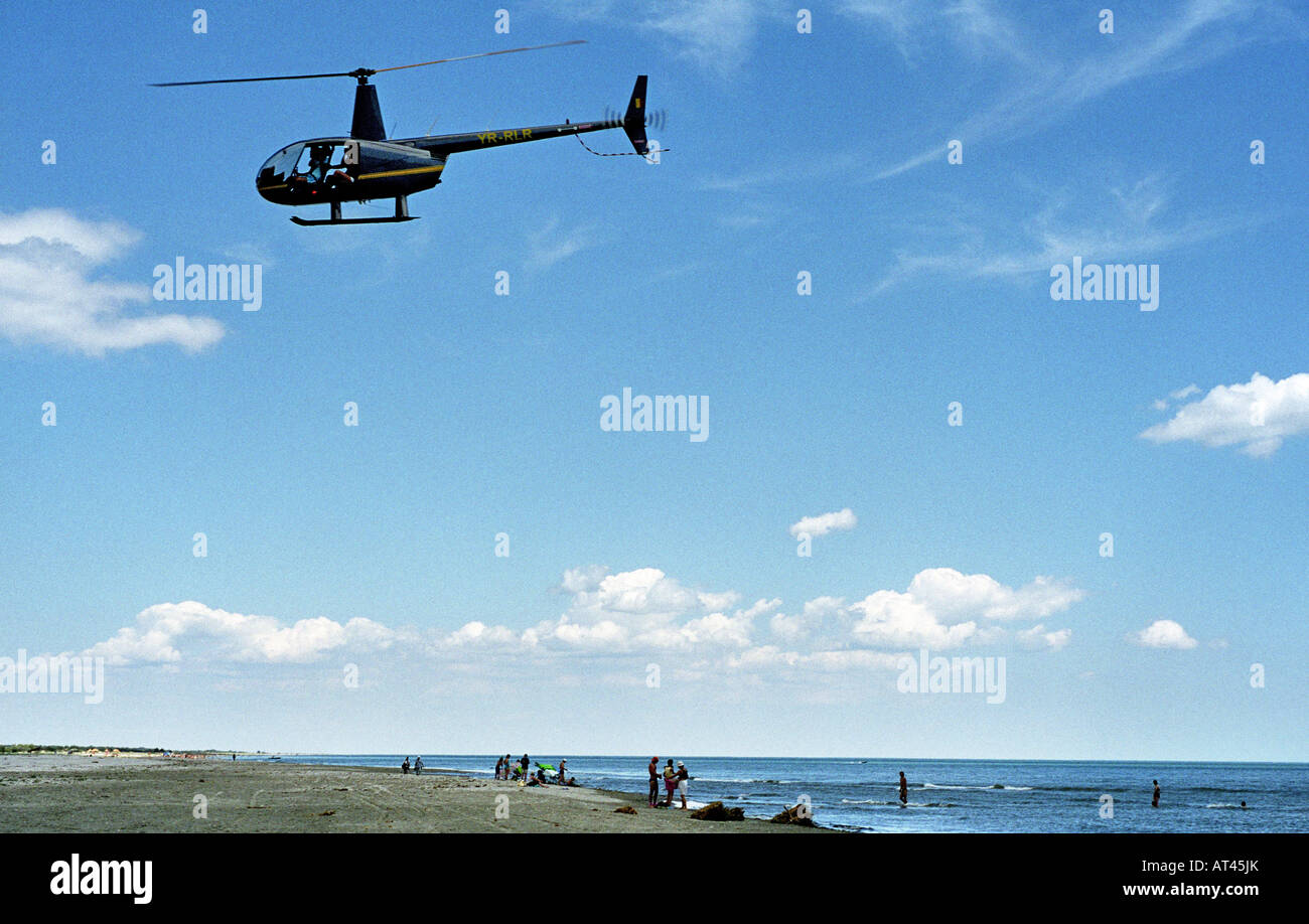 Un elicottero sorvola Sfantu Gheorghe Spiaggia Mare Nero Delta del Danubio Foto Stock