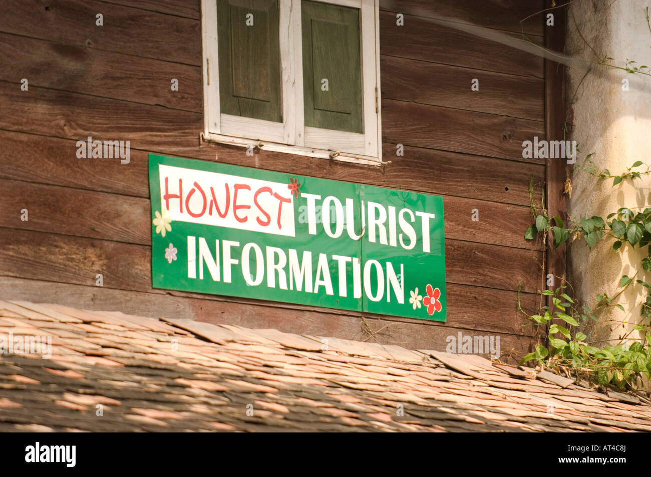 Segno di onesta Informazione Turistica Chiang Mai Thailandia Foto Stock