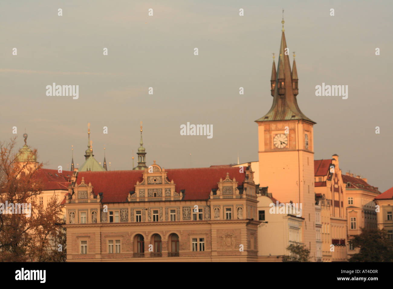 I tetti di Novetneho Lavka e la città vecchia torre di acqua dal Charles Bridge al tramonto Foto Stock