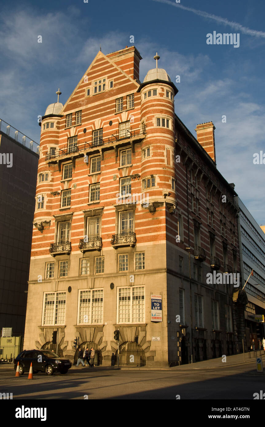 L'ex uffici della White Star line Liverpool Regno Unito Italianamente edificio in mattoni - dove il naufragio del Titanic è stato annunciato Foto Stock