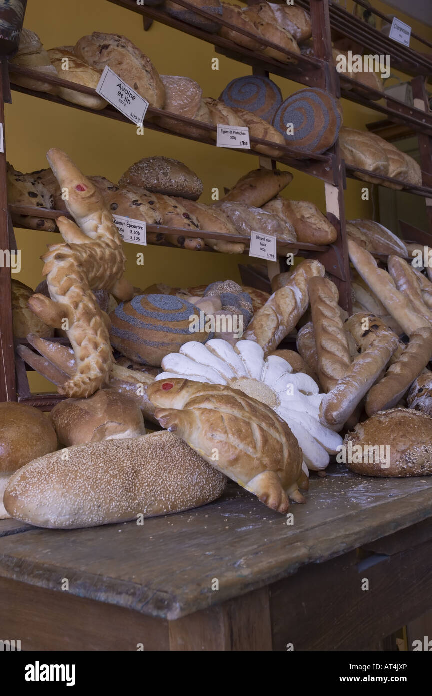 Rustico pane artigianale di pasticceria locale Foto Stock