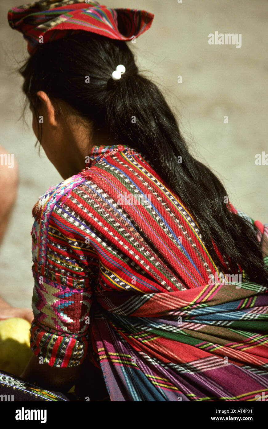 Guatemala Atitlan donna che indossa abiti tradizionali Foto Stock
