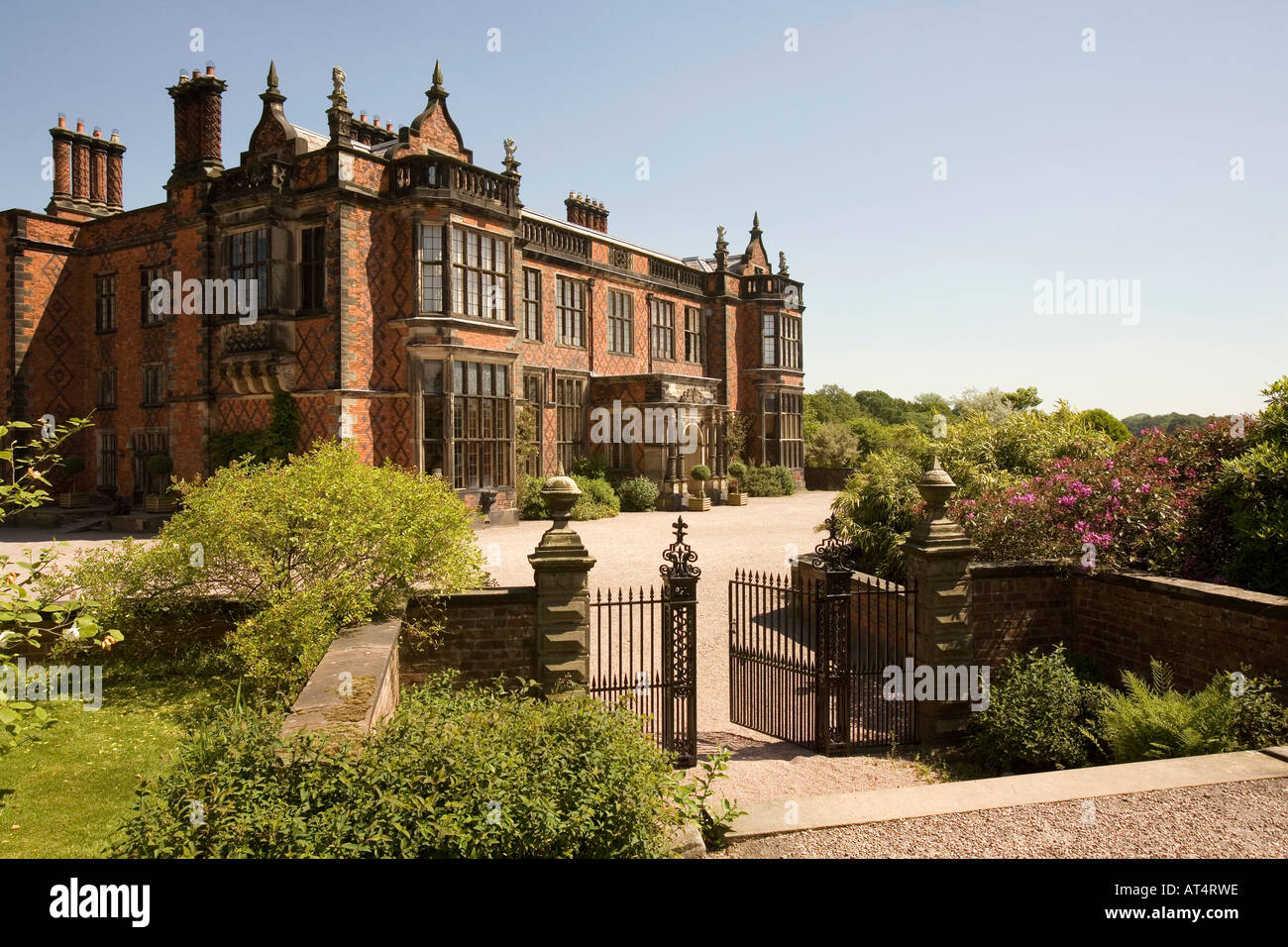 Cheshire Arley Arley Hall dal giardino Foto Stock