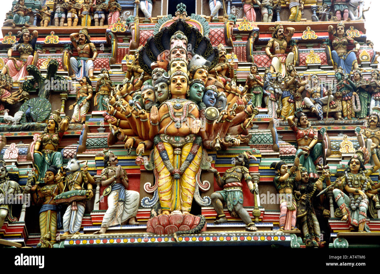 Nello Sri Lanka Colombo religione tempio indù decorate Gopuram Foto Stock