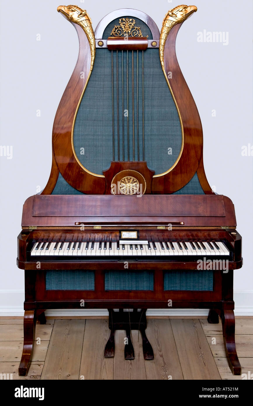 Pianoforte verticale dal XVIII secolo Foto Stock