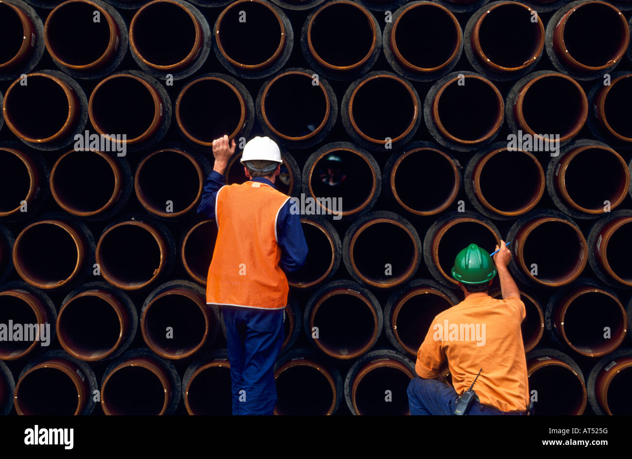 Controllo dei lavoratori [gas naturale] tubi Foto Stock
