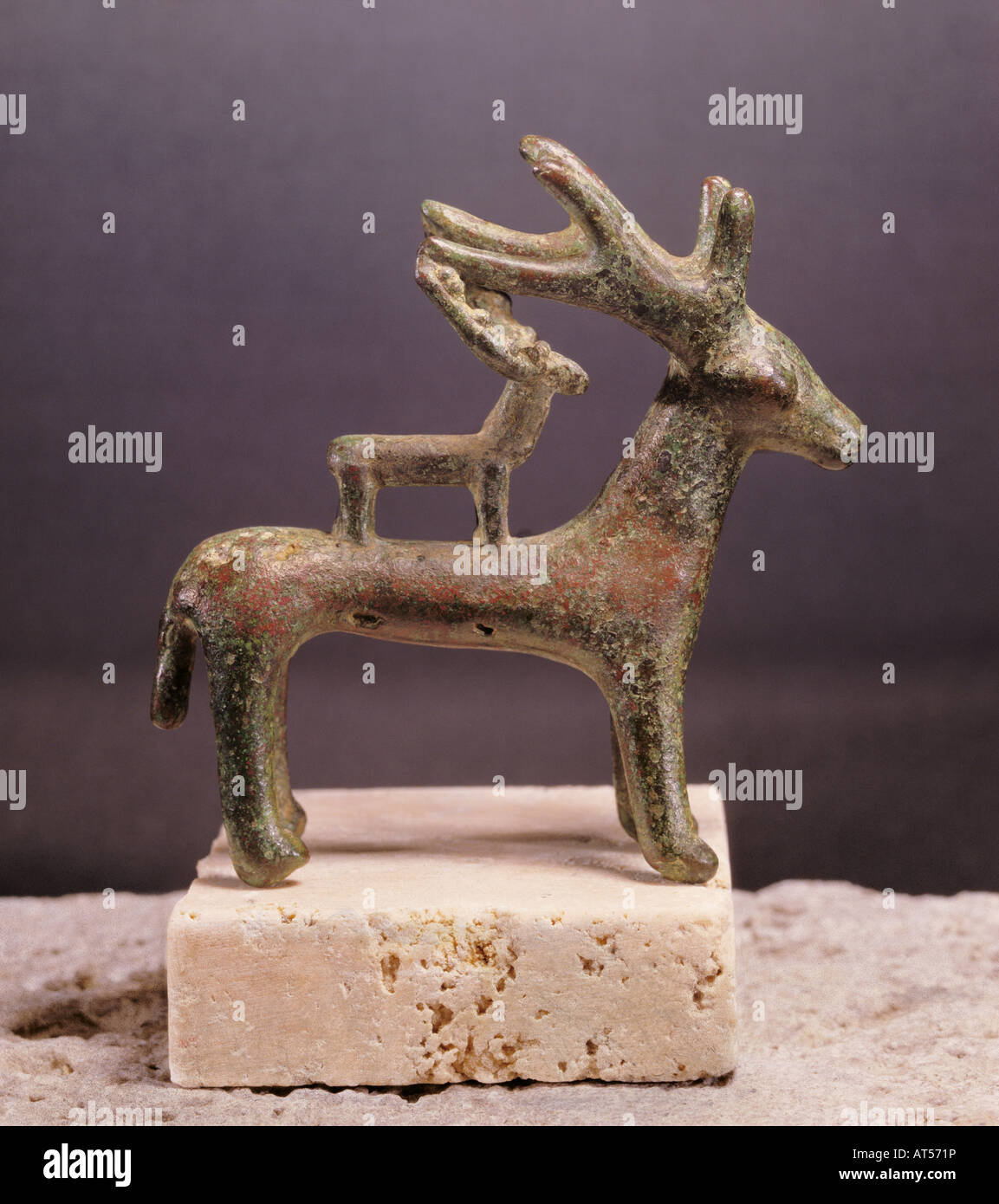 Belle arti, mondo antico, Lorestan, scultura, cervi e fulvo, bronzo, 8th/VII secolo a.c. Mildenberg raccolta, , artista del diritto d'autore non deve essere cancellata Foto Stock