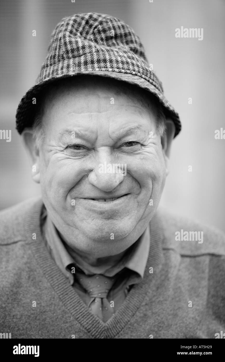 Ritratto di un uomo in un cappello monocromatico Foto Stock
