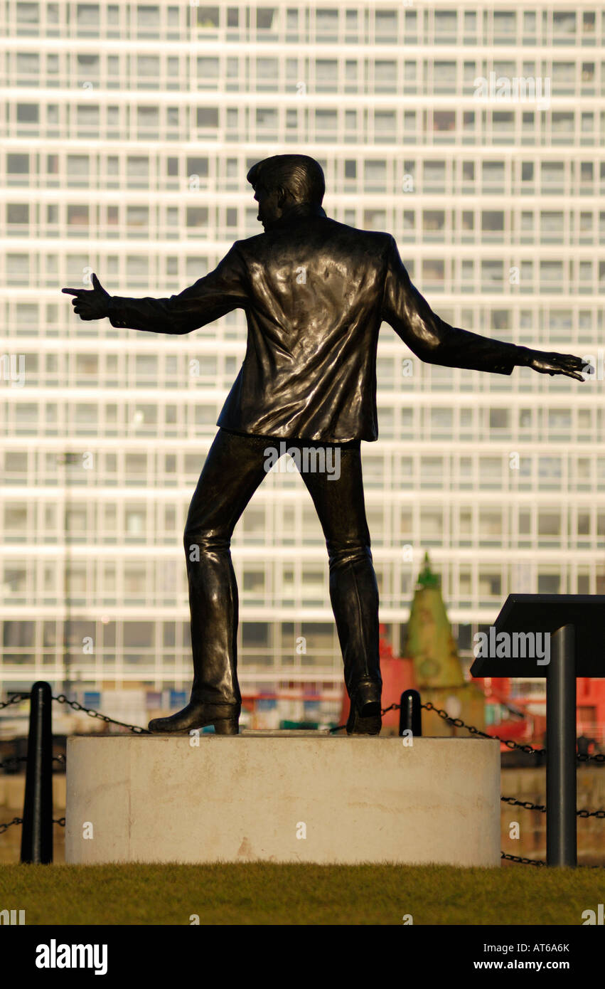 Statua di Liverpool nato Billy Fury situato all'Albert Dock Foto Stock