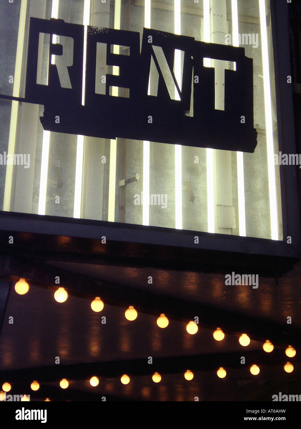 Segno per il Musical di Broadway Noleggio al di fuori di Nederlander Theatre di New York City USA Rent terminerà la sua esecuzione su 1 giugno 2008 Foto Stock