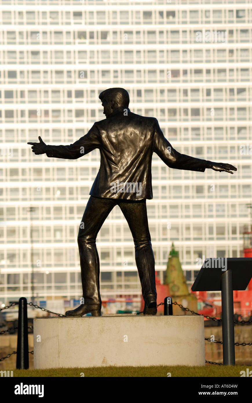 Statua di Liverpool nato Billy Fury situato all'Albert Dock Foto Stock