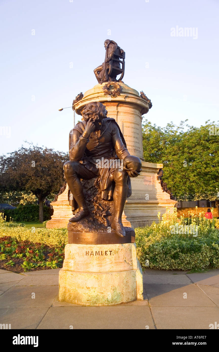 Warwickshire stratford upon avon Stratford on Avon statua del personaggio shakespeariano hamlet Foto Stock