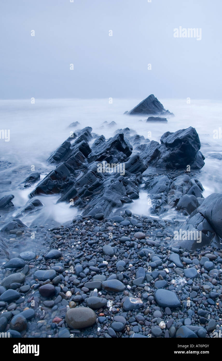 Rocce frastagliate a Sandymouth vicino a Bude North Cornwall Foto Stock