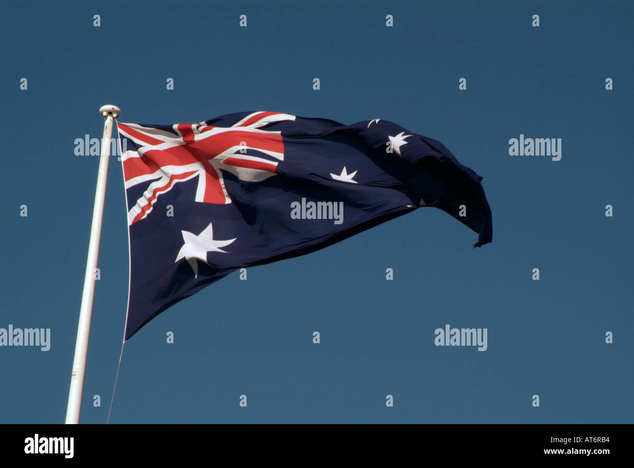 Australia Australia bandiera nazionale al flutter svolazzanti ripple vento unione jack Southern Cross Commonwealth a stella o a stella della federa Foto Stock