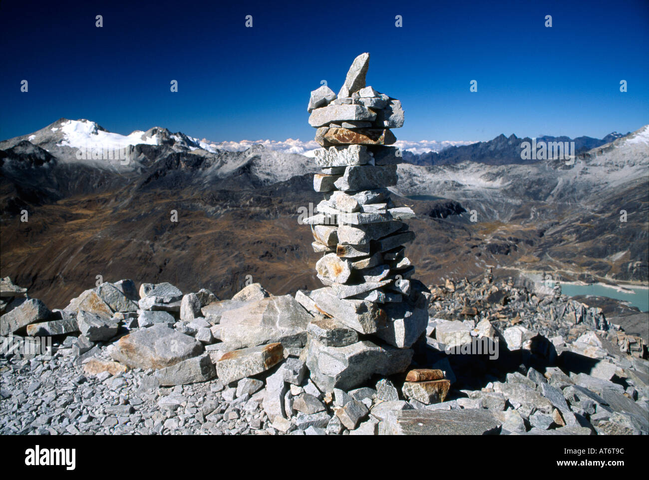 STACK di roccia sul picco di montagna, Mongolia Foto Stock
