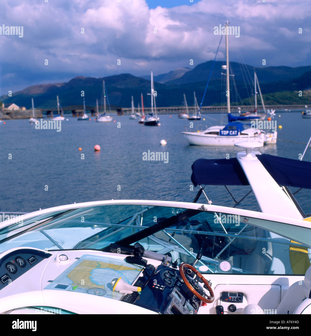 Barche ormeggiate nel porto di Barmouth, Gwynedd North Wales UK KATHY DEWITT Foto Stock