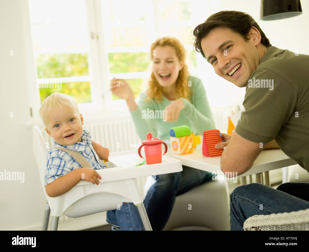 Giovane famiglia con bambino (12-24 mesi) Foto Stock