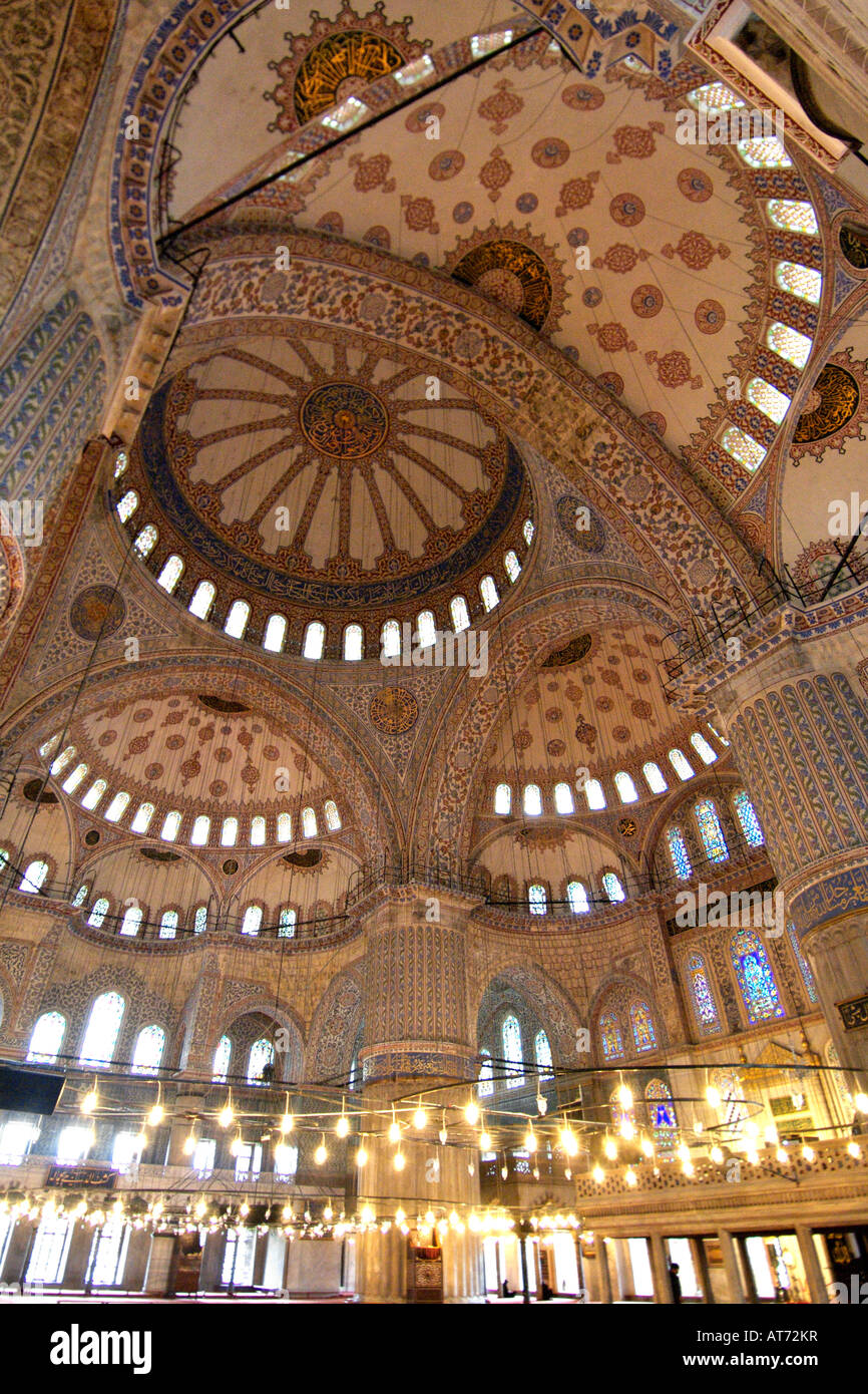 Interno del Sultanahmet Camii (moschea Blu) ad Istanbul in Turchia. Foto Stock