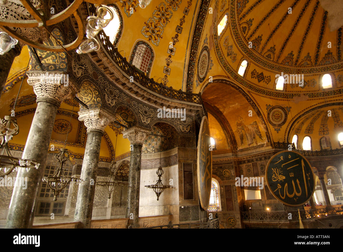 Interno dell'Aya Sofya (Hagia Sophia) ad Istanbul in Turchia. Foto Stock