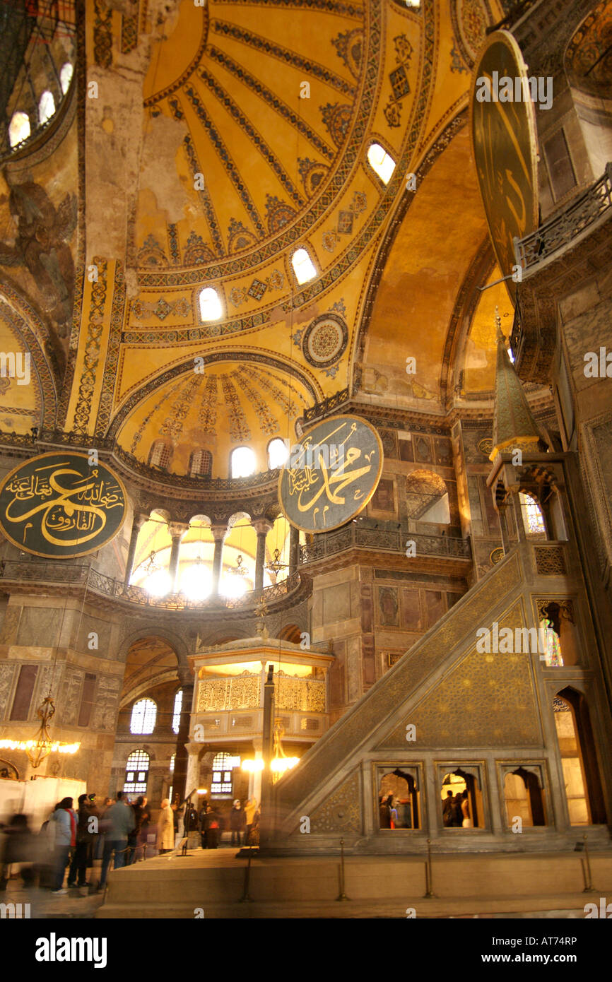 Interno dell'Aya Sofya (Hagia Sophia) ad Istanbul in Turchia. Foto Stock