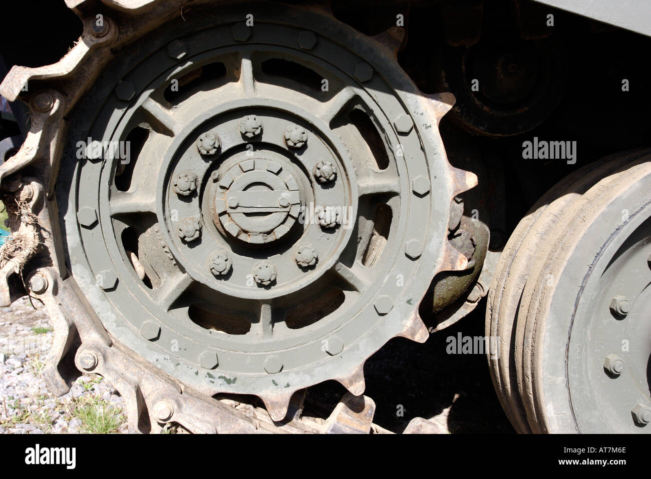 Cingoli e ruote di grandi carri armati blindati Foto Stock