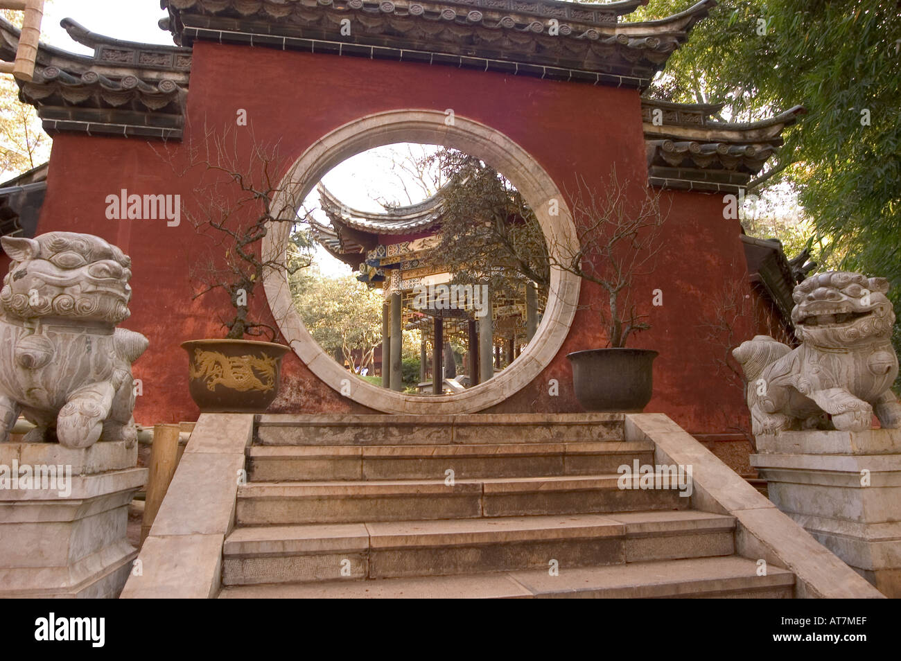 Pavilion al Drago Nero Piscina città di Kunming Yunnan in Cina Foto Stock