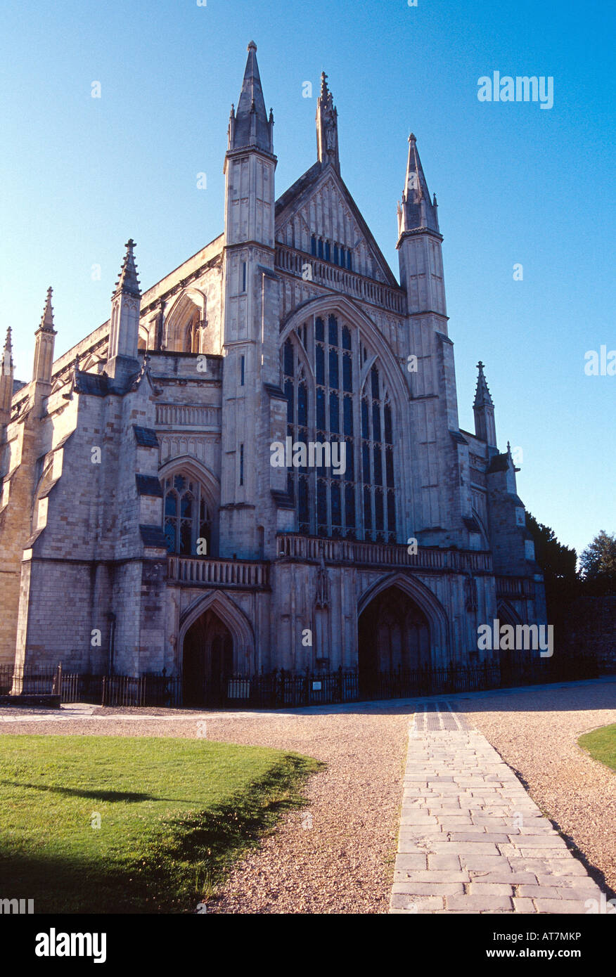 La Cattedrale di Winchester anteriore ingresso ovest Inghilterra HAMPSHIRE REGNO UNITO GB Foto Stock