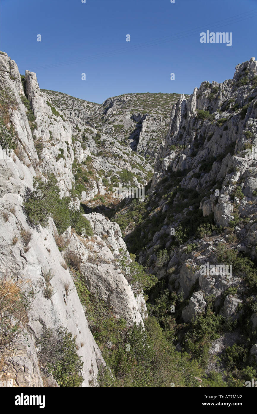 Fotografia di stock delle estremità interne del porto miou Calanque scogliere di calcare tra Cassis e Marsiglia Francia Foto Stock