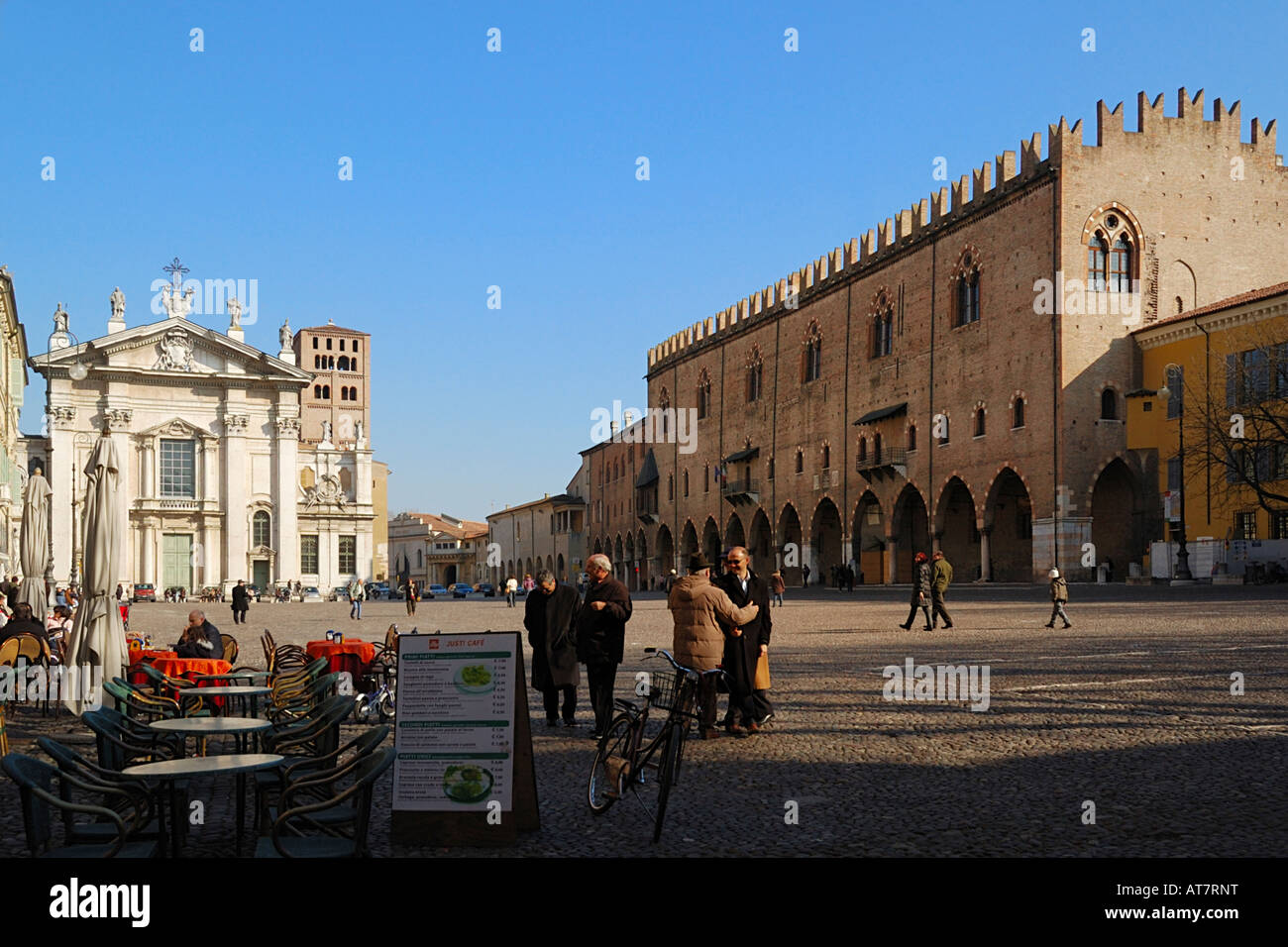 Mantova Piazza Sordello e Palazzo Ducale Foto Stock