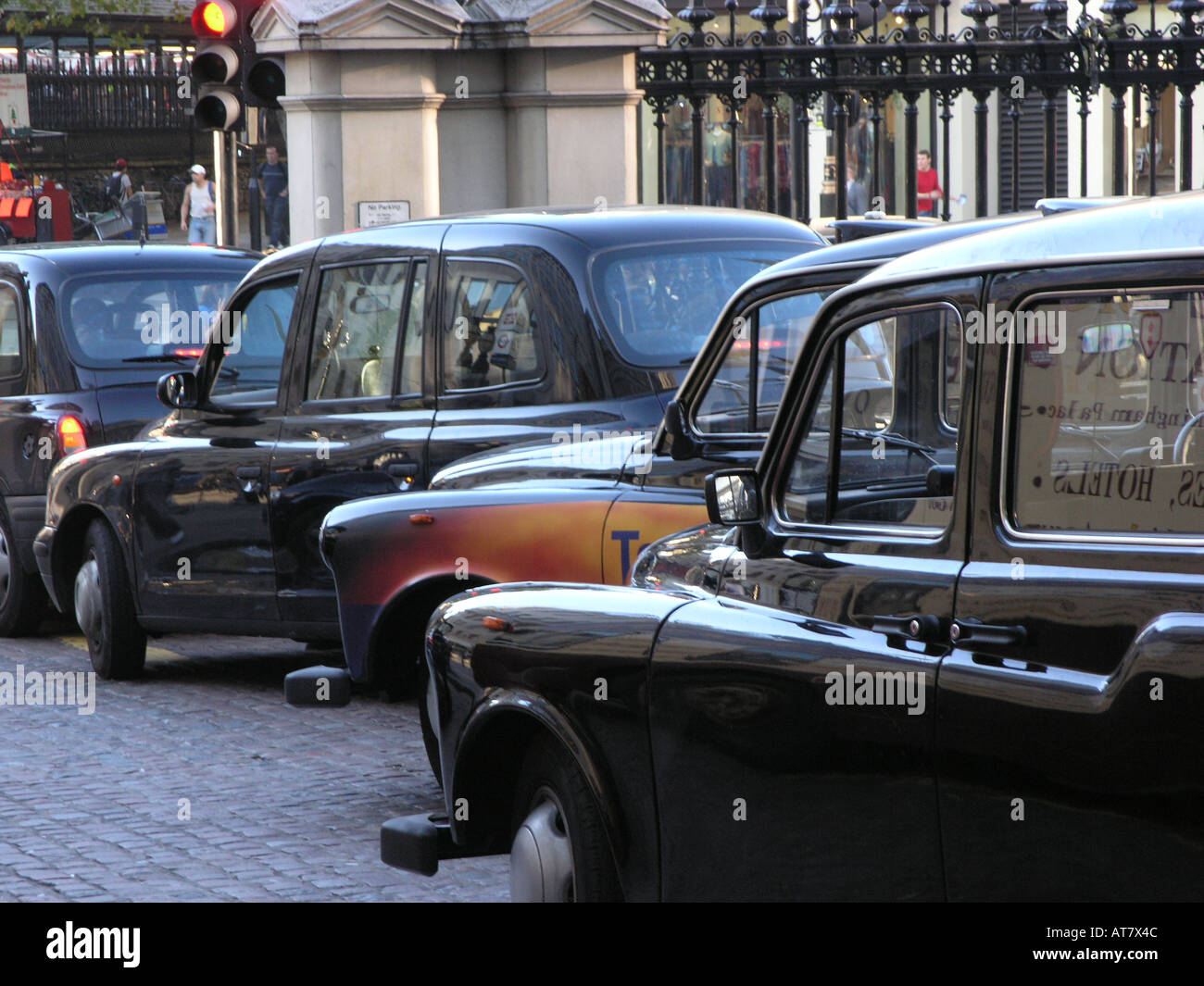 Londra taxi Charing Cross Londra Inghilterra REGNO UNITO Foto Stock