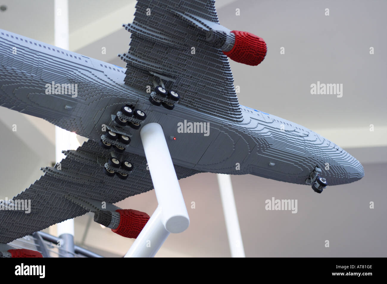 Aeroplano fatta di lego in mostra a Legoland Windsor Foto Stock