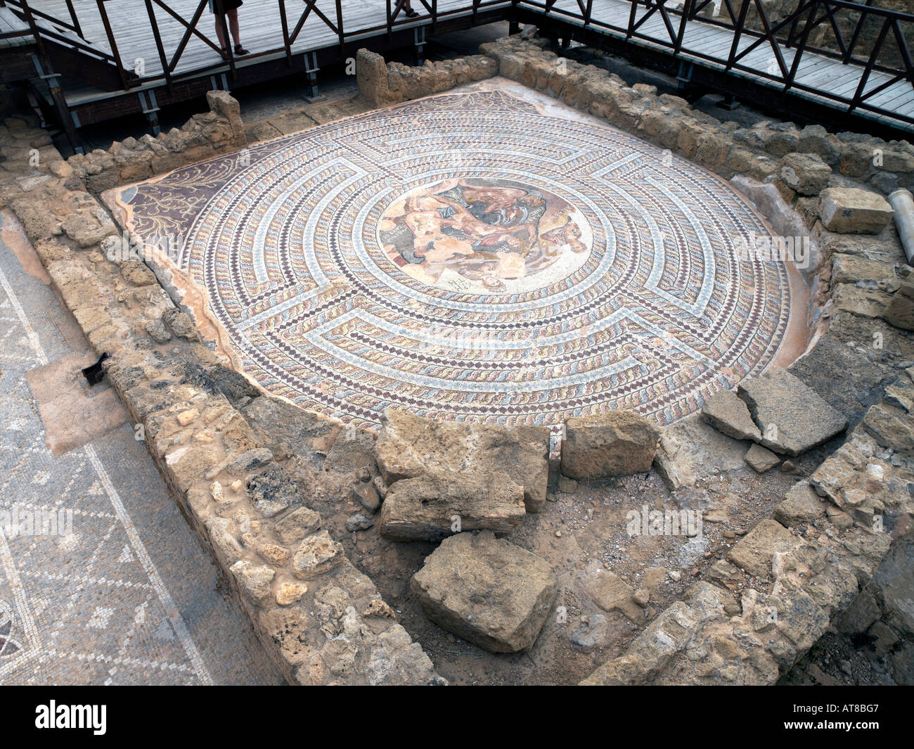 Kato Paphos Cipro Paphos Parco Archeologico Casa di Teseo mosaico romano raffigurante Teseo Foto Stock