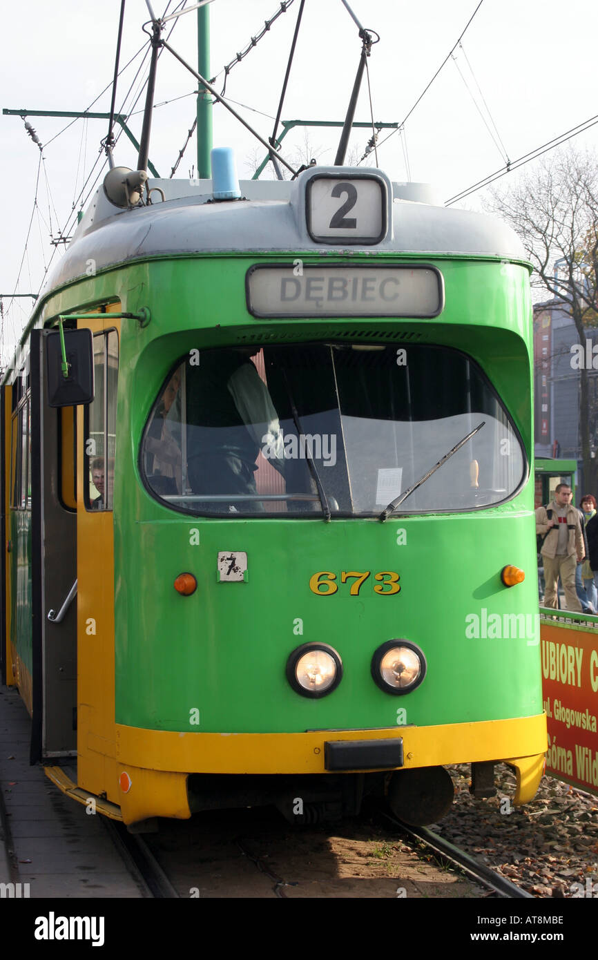Vista frontale del tram polacca di Poznan Foto Stock