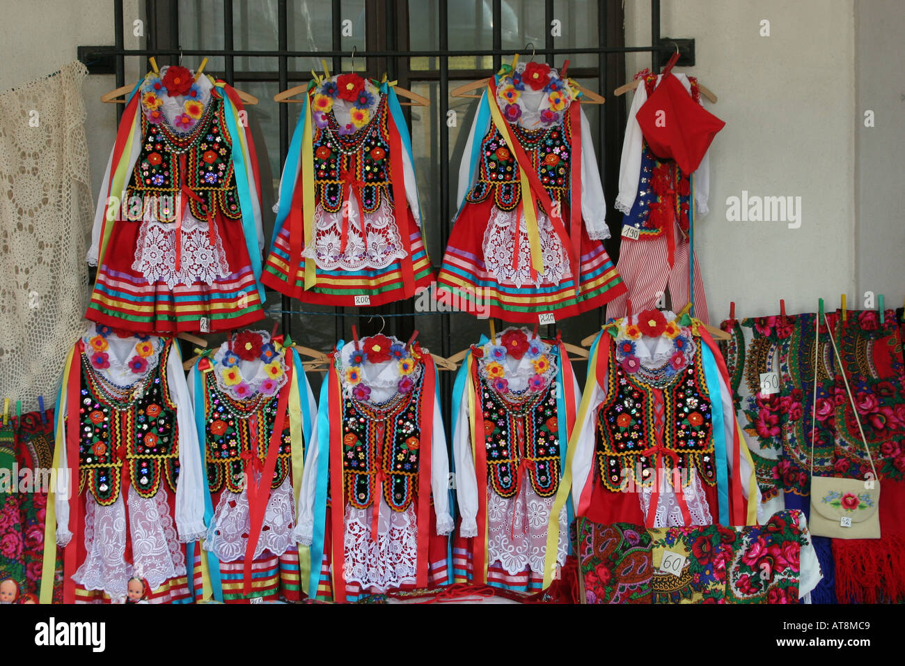 Tradizionali costumi polacco per la vendita in Polonia Foto Stock