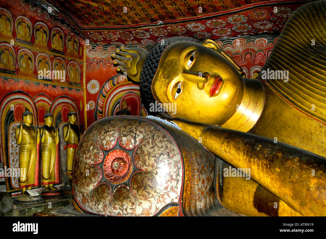 Dambulla tempio nella grotta è il più grande e meglio conservato tempio nella grotta complesso in Sri Lanka. Foto Stock