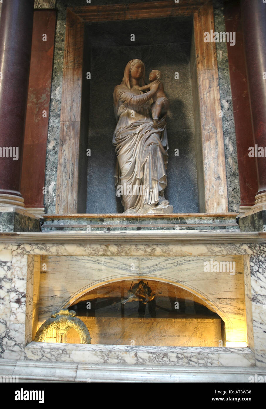 La tomba dell'artista Raphael (1483-1520) all'interno di Roma la grande ...