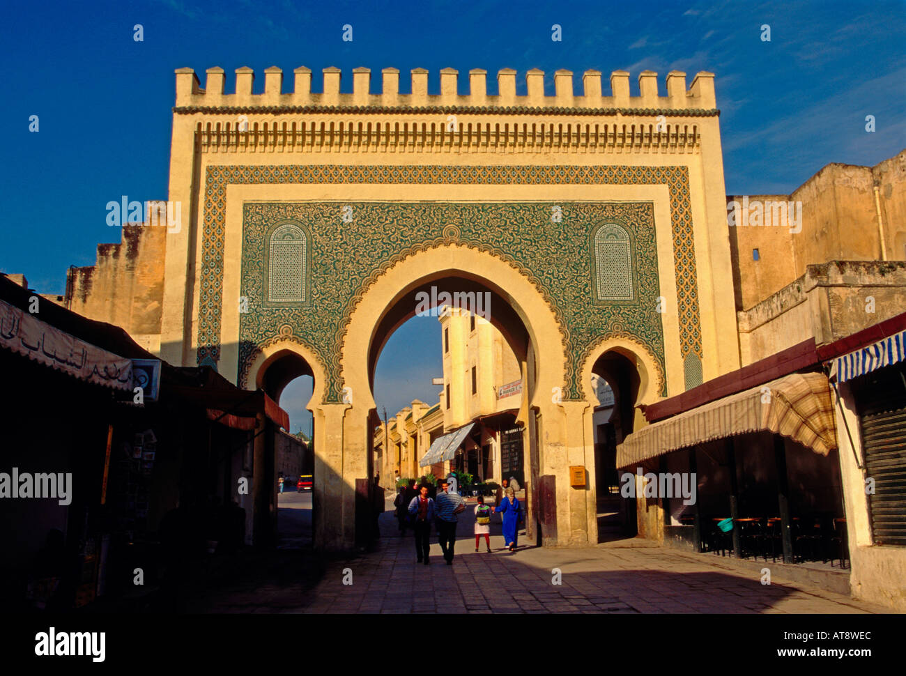 Bab Bou Jeloud, entrata principale, gateway, archi a ferro di cavallo, keyhole arch, la medina di Fes el-Bali, città di Fez, Fez, in Marocco, Africa Settentrionale, Africa Foto Stock