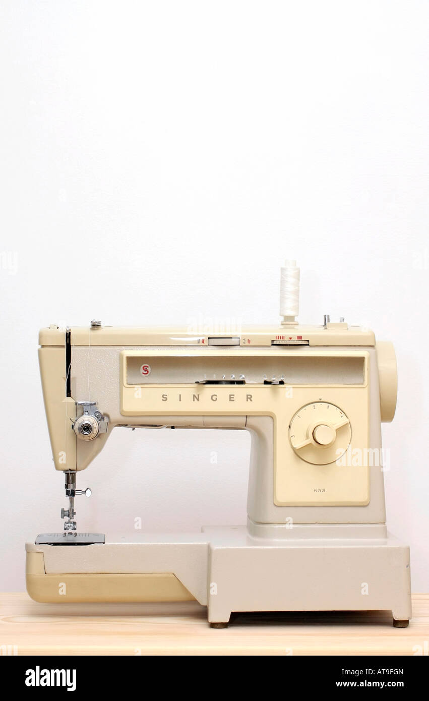 Old singer sewing machine model immagini e fotografie stock ad