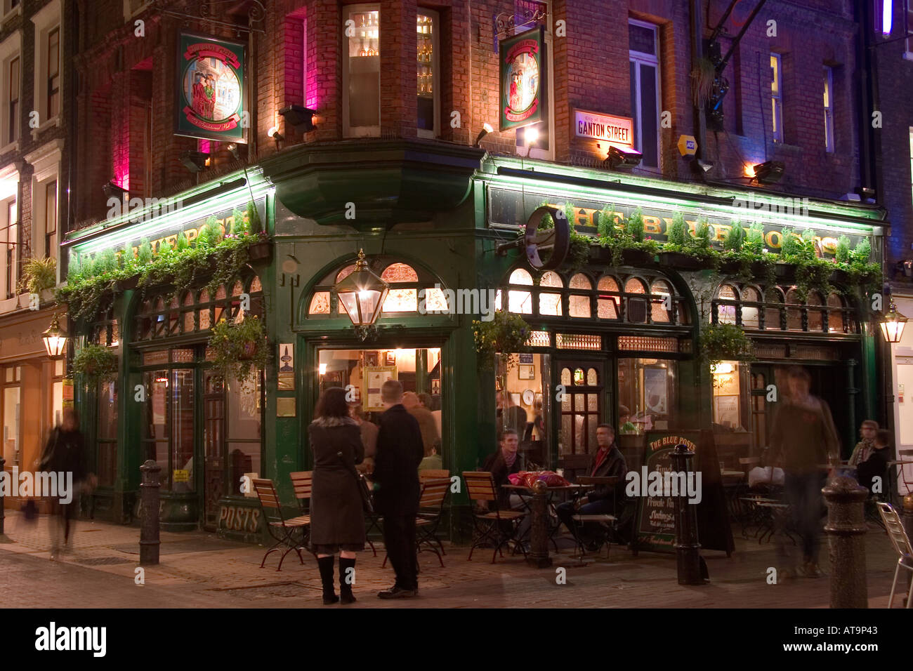 Il Blu posti pub visto durante la notte. Regale Street, Londra, Inghilterra Foto Stock