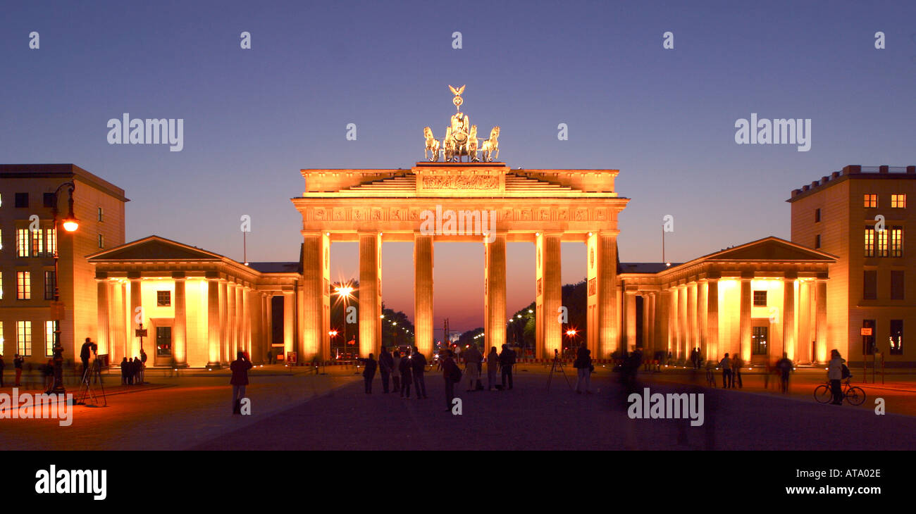 Berlin Brandenburger Tor la Porta di Brandeburgo al tramonto Foto Stock