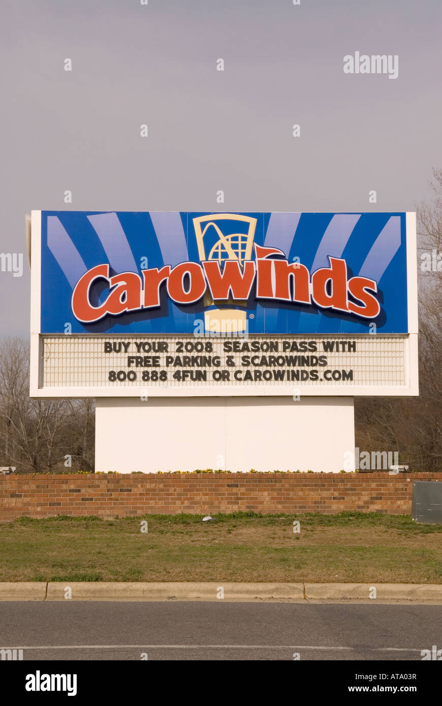Carowinds Amusement Park entrata segno sulla SC e NC linee di stato USA Foto Stock