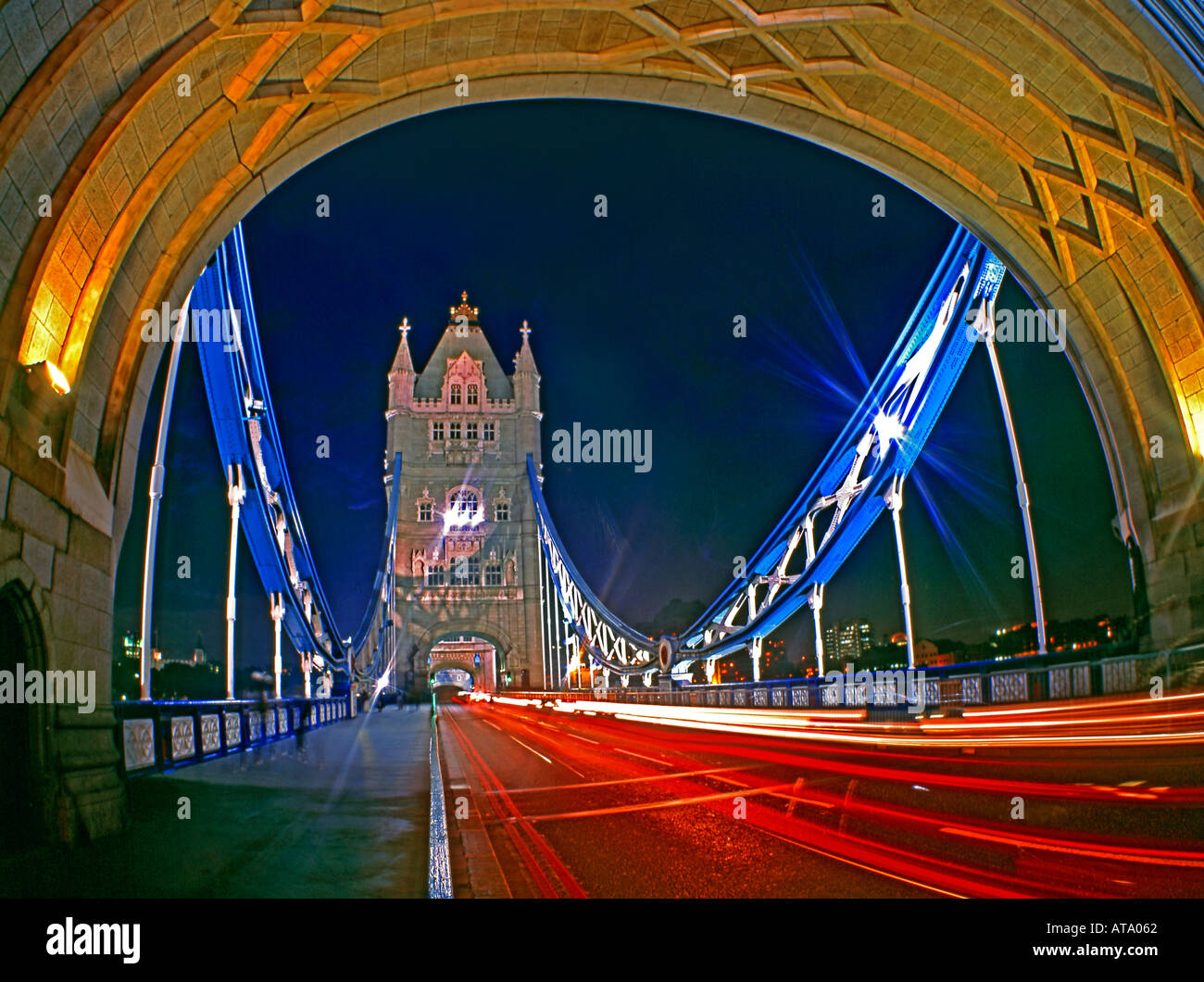 GB London Tower Bridge alba Foto Stock