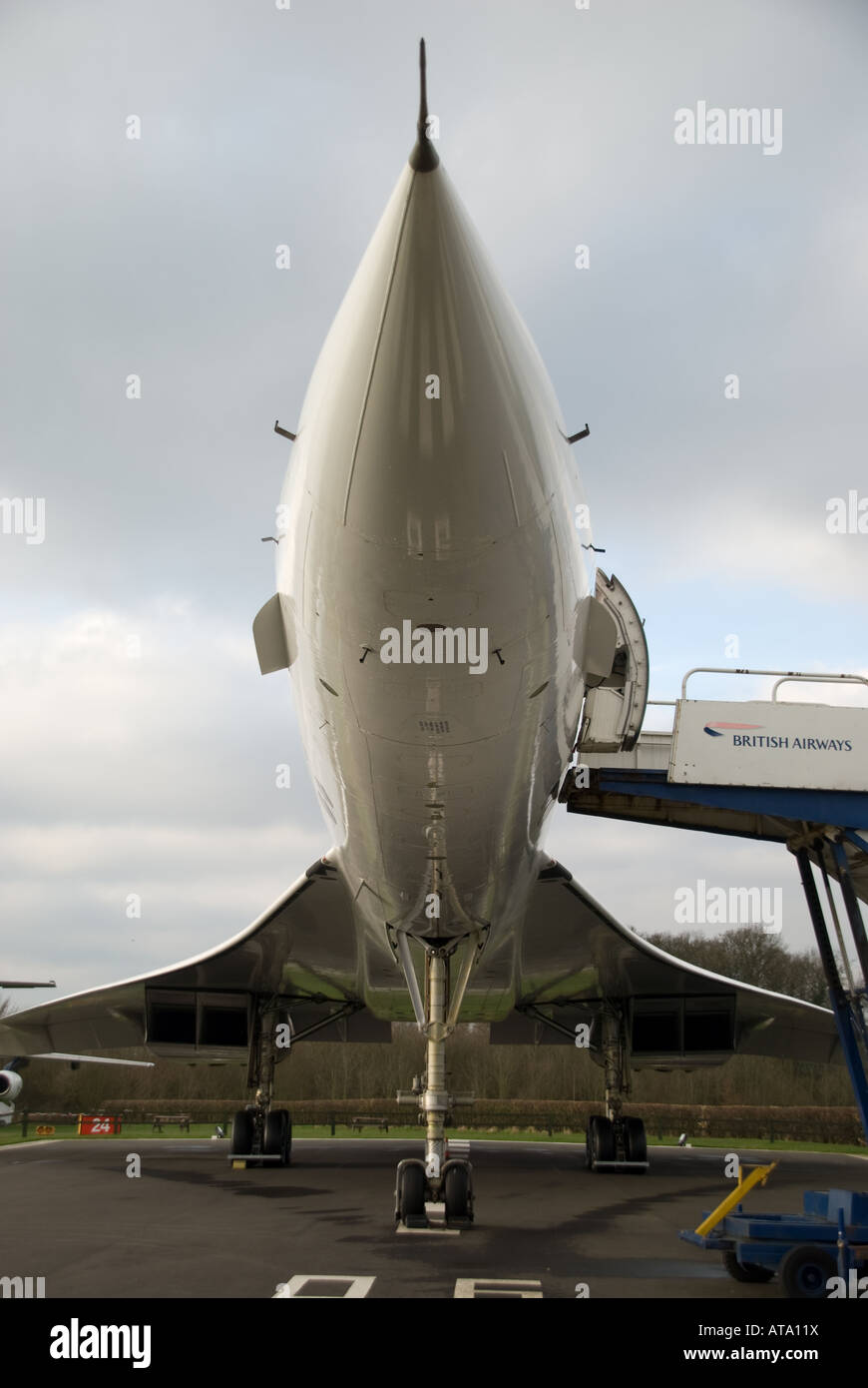 Concorde G-BOAC sul display a ManchesterAirport area di visualizzazione prima è stato chiuso con un hangar Foto Stock
