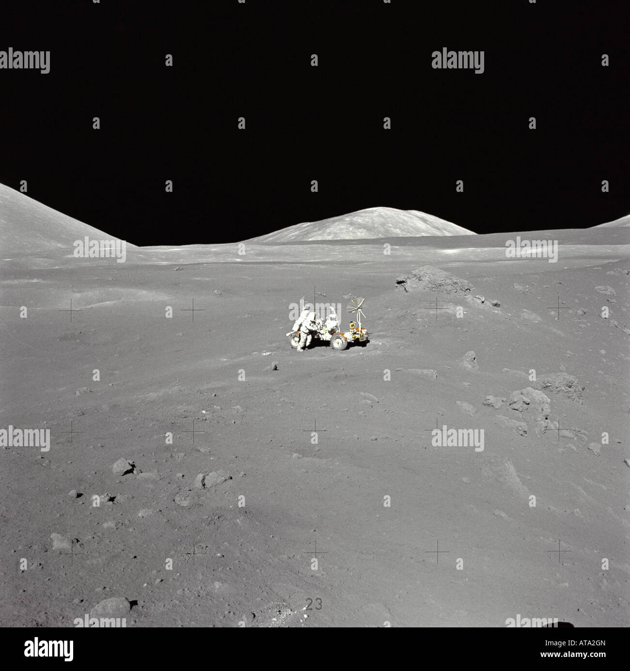 Lunar veicolo itinerante LRV sulla luna durante la seconda Apollo 17 attività extravehicular Foto Stock